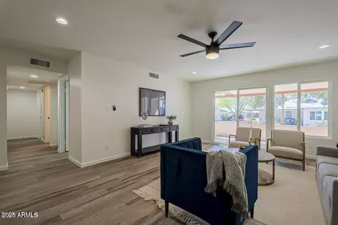 4946 E Lake Point Cir, Phoenix, AZ 85044 photo 6