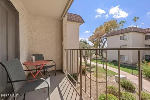 Exterior - 3033 E Devonshire Ave #2003, Phoenix, AZ 85016 photo 2 of 3