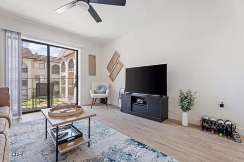 Living - 3033 E Devonshire Ave #2003, Phoenix, AZ 85016 photo 2 of 3