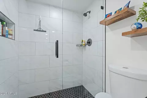 Bath - 3033 E Devonshire Ave #2003, Phoenix, AZ 85016 photo 2 of 2