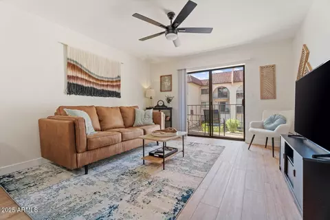 Living - 3033 E Devonshire Ave #2003, Phoenix, AZ 85016 photo 1 of 3