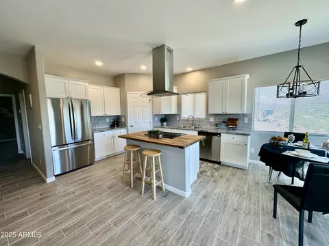43019 N 18th St, New River, AZ 85087