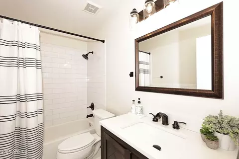 Bath - 3911 E Topeka Dr, Phoenix, AZ 85050 photo 4 of 4