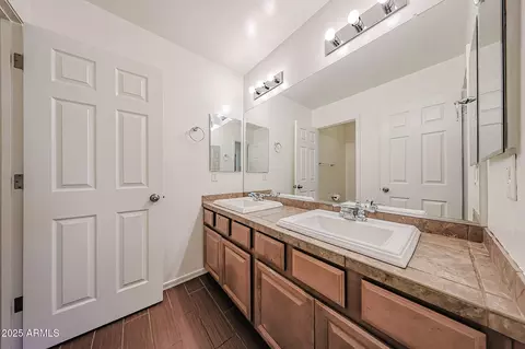 Bath - 2965 E Nighthawk Way, Phoenix, AZ 85048 photo 4 of 5