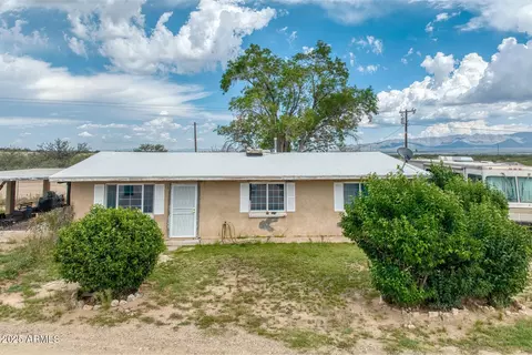 10019 S Honeysuckle Dr, Hereford, AZ 85615