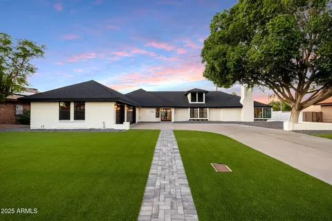 7716 W John Cabot Rd, Glendale, AZ 85308