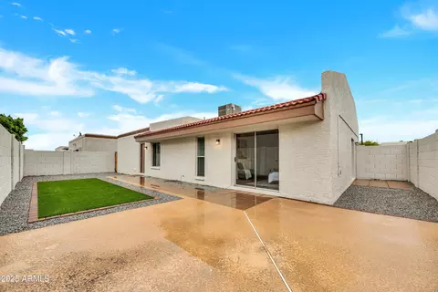 Exterior - 931 E Villa Rita Dr, Phoenix, AZ 85022 photo 3 of 3