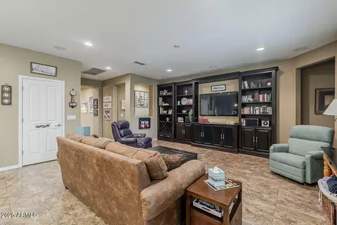 Living - 1423 E Canary Dr, Gilbert, AZ 85297 photo 1 of 3