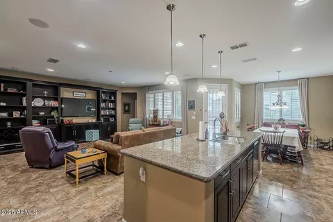 Kitchen - 1423 E Canary Dr, Gilbert, AZ 85297 photo 4 of 6