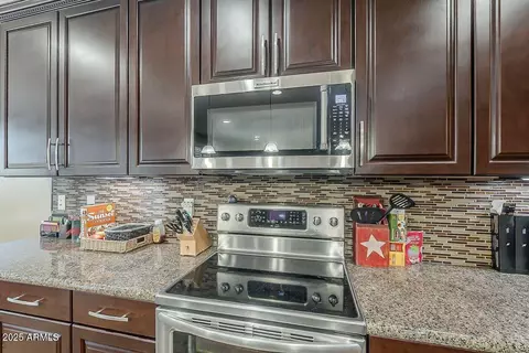 Kitchen - 1423 E Canary Dr, Gilbert, AZ 85297 photo 5 of 6
