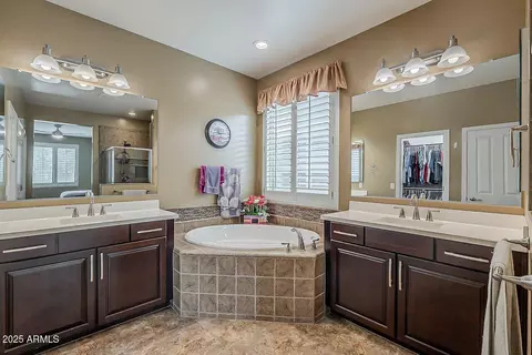 Bath - 1423 E Canary Dr, Gilbert, AZ 85297 photo 2 of 4