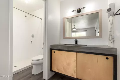 Bath - 5525 E Thomas Rd #C1, Phoenix, AZ 85018 photo 1 of 2