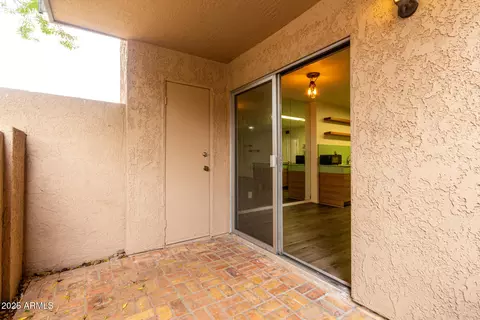 Exterior - 5525 E Thomas Rd #C1, Phoenix, AZ 85018 photo 5 of 10