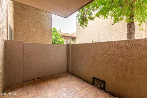 Exterior - 5525 E Thomas Rd #C1, Phoenix, AZ 85018 photo 4 of 10