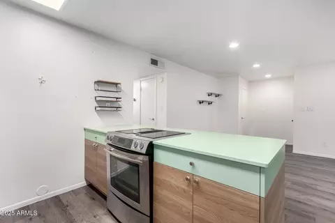 Kitchen - 5525 E Thomas Rd #C1, Phoenix, AZ 85018 photo 1 of 2