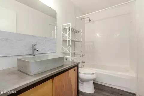 Bath - 5525 E Thomas Rd #C1, Phoenix, AZ 85018 photo 2 of 2