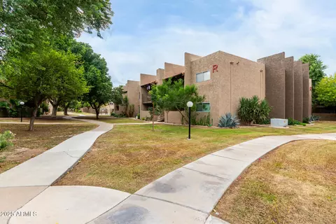 Exterior - 5525 E Thomas Rd #C1, Phoenix, AZ 85018 photo 7 of 10