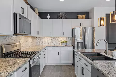 Kitchen - 9337 E Steno Ave, Mesa, AZ 85212 photo 2 of 3