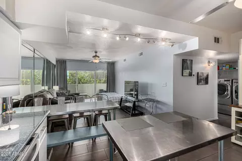 Kitchen - 351 E Thomas Rd #D505, Phoenix, AZ 85012 photo 5 of 6