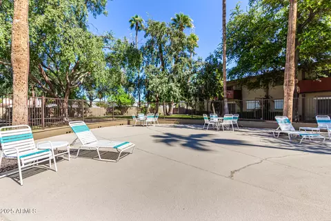 Exterior - 351 E Thomas Rd #D505, Phoenix, AZ 85012 photo 7 of 7