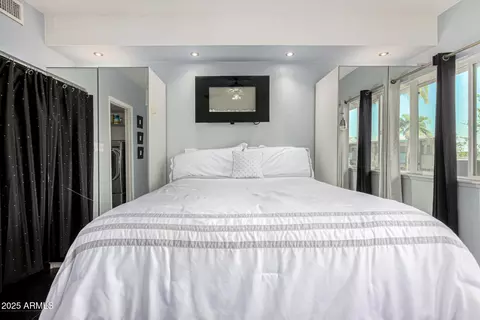 Bedroom - 351 E Thomas Rd #D505, Phoenix, AZ 85012 photo 3 of 4