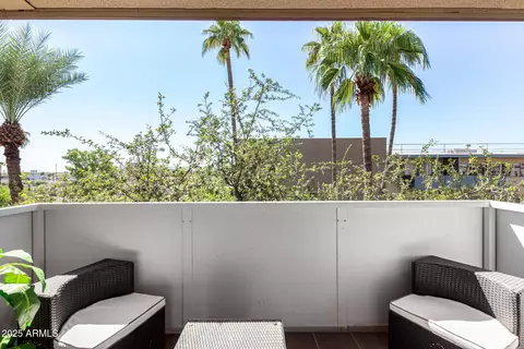 Exterior - 351 E Thomas Rd #D505, Phoenix, AZ 85012 photo 3 of 7