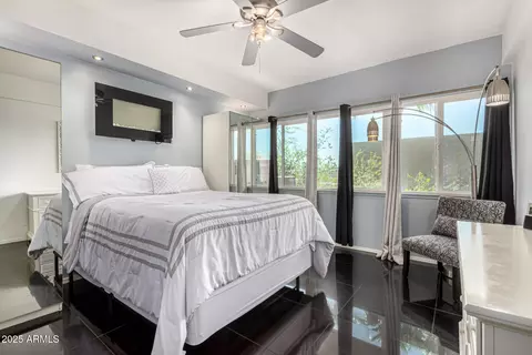 Bedroom - 351 E Thomas Rd #D505, Phoenix, AZ 85012 photo 2 of 4