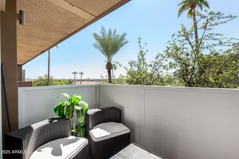 Exterior - 351 E Thomas Rd #D505, Phoenix, AZ 85012 photo 2 of 7