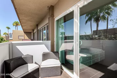 Exterior - 351 E Thomas Rd #D505, Phoenix, AZ 85012 photo 4 of 7