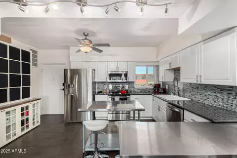 Kitchen - 351 E Thomas Rd #D505, Phoenix, AZ 85012 photo 3 of 6