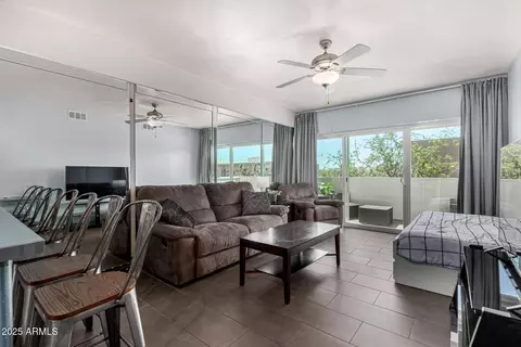 Living - 351 E Thomas Rd #D505, Phoenix, AZ 85012 photo 1 of 2