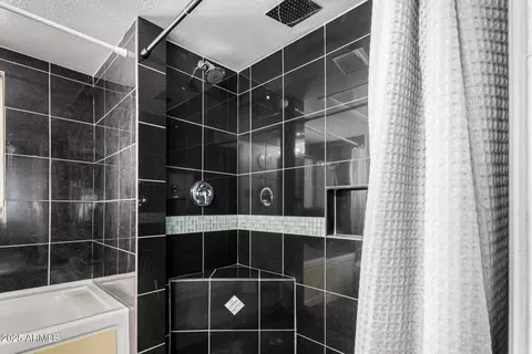 Bath - 351 E Thomas Rd #D505, Phoenix, AZ 85012 photo 2 of 3