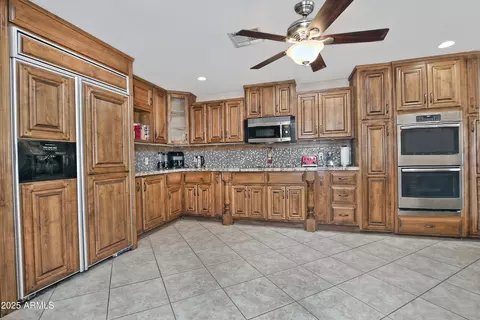 Kitchen - 4301 E Sacaton St, Phoenix, AZ 85044 photo 1 of 3
