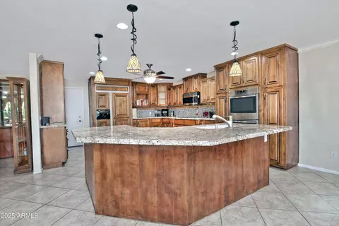 Kitchen - 4301 E Sacaton St, Phoenix, AZ 85044 photo 2 of 3