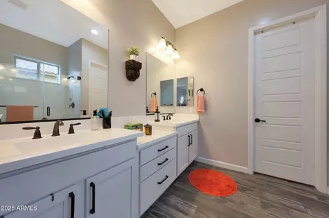 Bath - 6915 E Quince St, Mesa, AZ 85207 photo 3 of 5