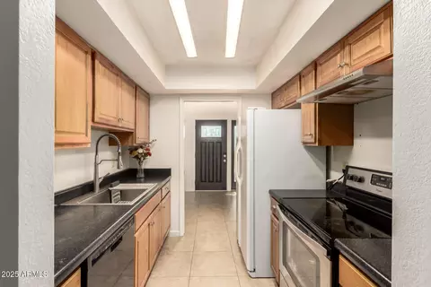 Kitchen - 1316 E Winged Foot Rd, Phoenix, AZ 85022 photo 2 of 3