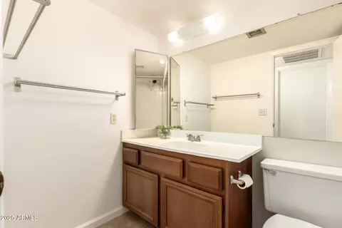 Bath - 1316 E Winged Foot Rd, Phoenix, AZ 85022 photo 1 of 3