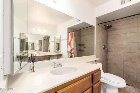 Bath - 1316 E Winged Foot Rd, Phoenix, AZ 85022 photo 2 of 3