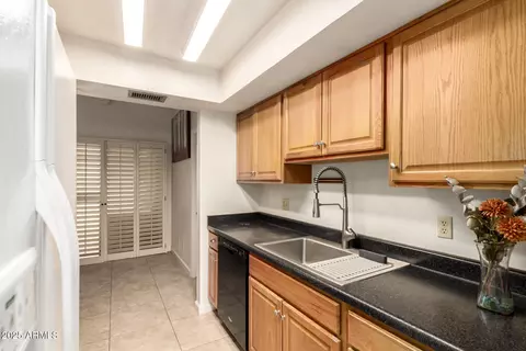 Kitchen - 1316 E Winged Foot Rd, Phoenix, AZ 85022 photo 3 of 3