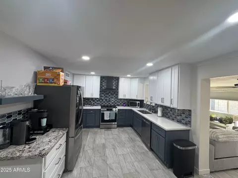 Kitchen - 433 E Taylor St, Tempe, AZ 85288 photo 1 of 5