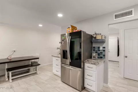 Kitchen - 433 E Taylor St, Tempe, AZ 85288 photo 3 of 5