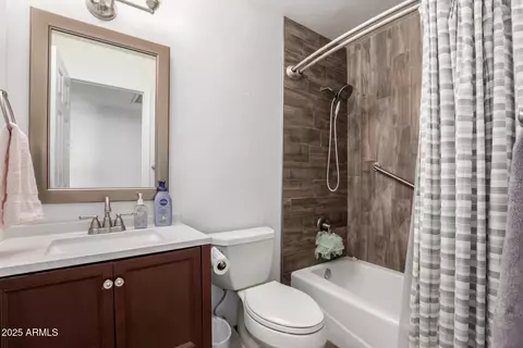 Bath - 433 E Taylor St, Tempe, AZ 85288 photo 3 of 3