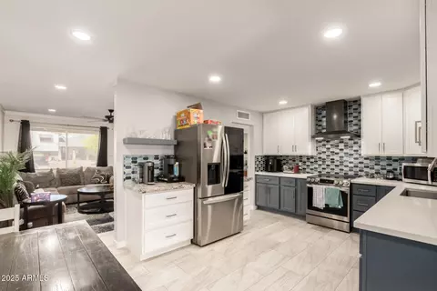Kitchen - 433 E Taylor St, Tempe, AZ 85288 photo 4 of 5