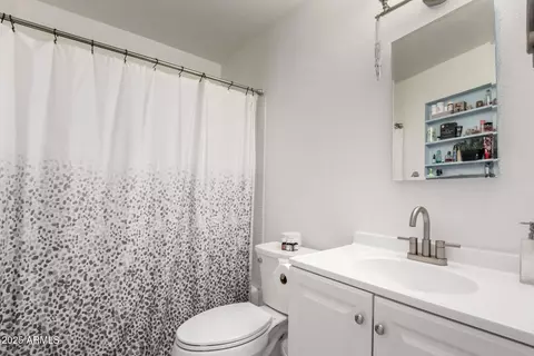 Bath - 433 E Taylor St, Tempe, AZ 85288 photo 2 of 3