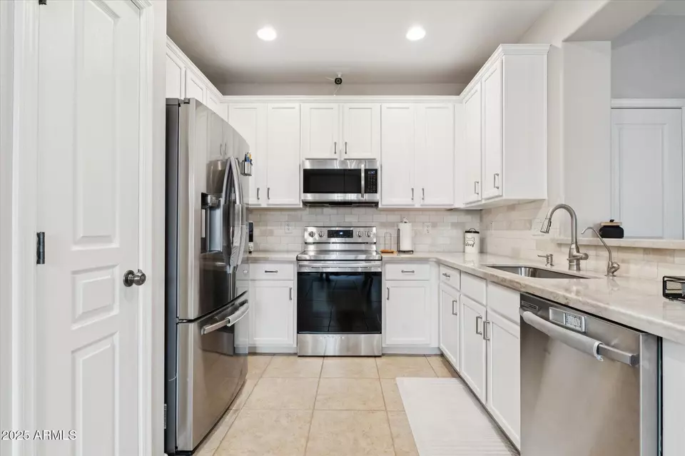Kitchen - 1692 Elgin St, Gilbert, AZ 85295 photo 2 of 2