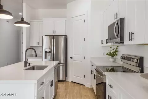 Kitchen - 1225 N Ironwood Dr, Apache Junction, AZ 85120 photo 4 of 6