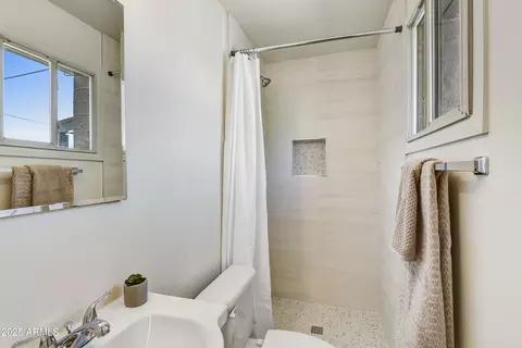 Bath - 1986 E Palmcroft Dr, Tempe, AZ 85282 photo 1 of 3