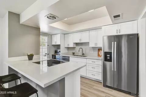 Kitchen - 1986 E Palmcroft Dr, Tempe, AZ 85282 photo 3 of 4