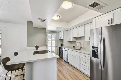 Kitchen - 1986 E Palmcroft Dr, Tempe, AZ 85282 photo 1 of 4