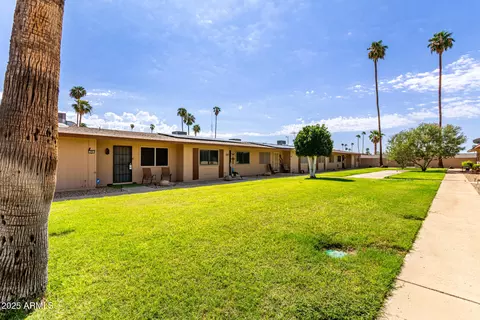 10885 W Santa Fe Dr, Sun City, AZ 85351